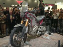 royal-enfield-charges-into-the-future-with-electric-himalayan-concept