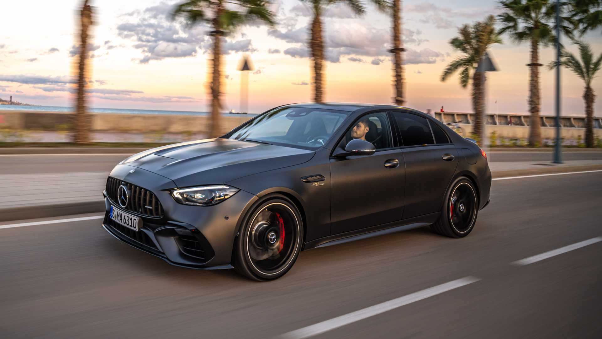 Mercedes pravda ugradnju četvorocilindarskog motora u AMG C63 time što je taj „baš, baš napredan“