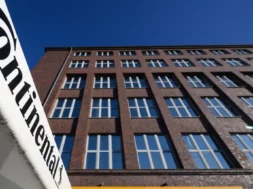 8afa54ef-e820-4496-b85d-b8718fe26fc2_w920_r1.778_fpx40.17_fpy50