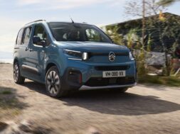 S8-citroen-le-e-berlingo-soigne-son-style-782692