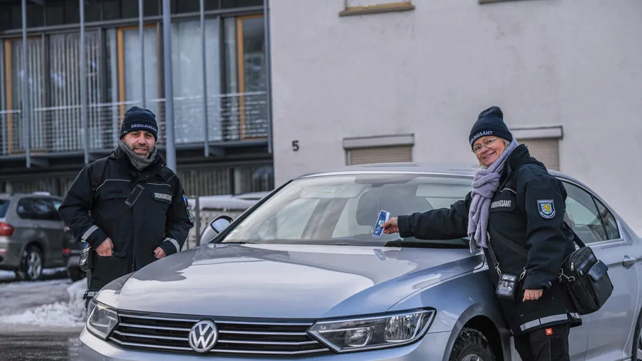 Umesto kazne za bahate, dele čokoladice vozačima koji su propisno parkirali
