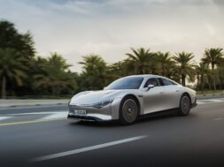 VISION EQXX zeigt ein weiteres Mal die bahnbrechende Effizienz mit einem Stromverbrauch von 7,4 kWh/100 km[1] bei Fahrt von Riad nach DubaiVISION EQXX once again delivers groundbreaking energy efficiency of 7.4 kWh/100 km[1] on electric journey from Riya