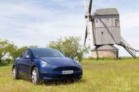 TESLA-MODEL-Y-06-23-087