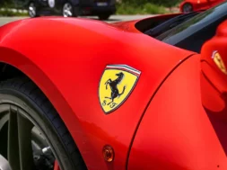 ferrari-logo-znak-ilustracni-emblem