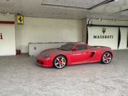 porsche-carrera-gt-ferrari-575-have-been-locked-in-this-chinese-dealership-for-12-years_1