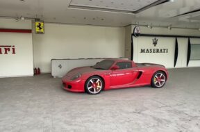 porsche-carrera-gt-ferrari-575-have-been-locked-in-this-chinese-dealership-for-12-years_1