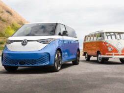 us-spec-2024-volkswagen-id.-buzz-lwb-with-the-original-volkswagen-microbus