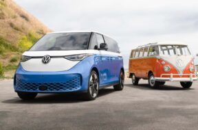 us-spec-2024-volkswagen-id.-buzz-lwb-with-the-original-volkswagen-microbus