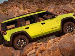 2024-jeep-recon-side-view