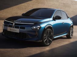 lancia-ypsilon-2024-ibrida-edizione-speciale-cassina