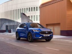 ford-kuga-st-line-2024-004