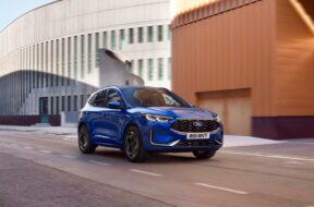 ford-kuga-st-line-2024-004