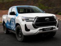 2024-toyota-hilux-fcev-prototype-dpl-dynamic-001