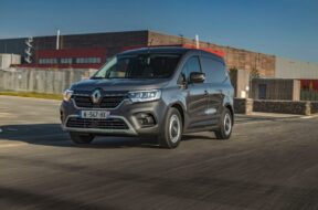 renault-kangoo-van-2022-gris-avg-mk-bd