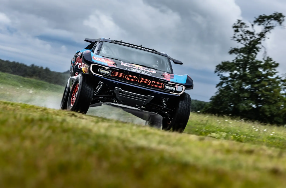 Ford je predstavio novitet za Dakar, terenski Raptor T1+