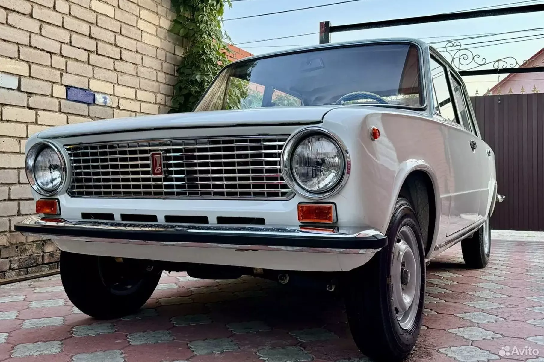 AR pijaca klasika: Četrdesetogodišnja Lada izgleda k’o nova