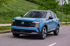 2024-nissan-kicks-blue-3