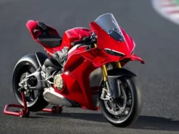 2025-ducati-panigale-v4-and-v4-s-first-look