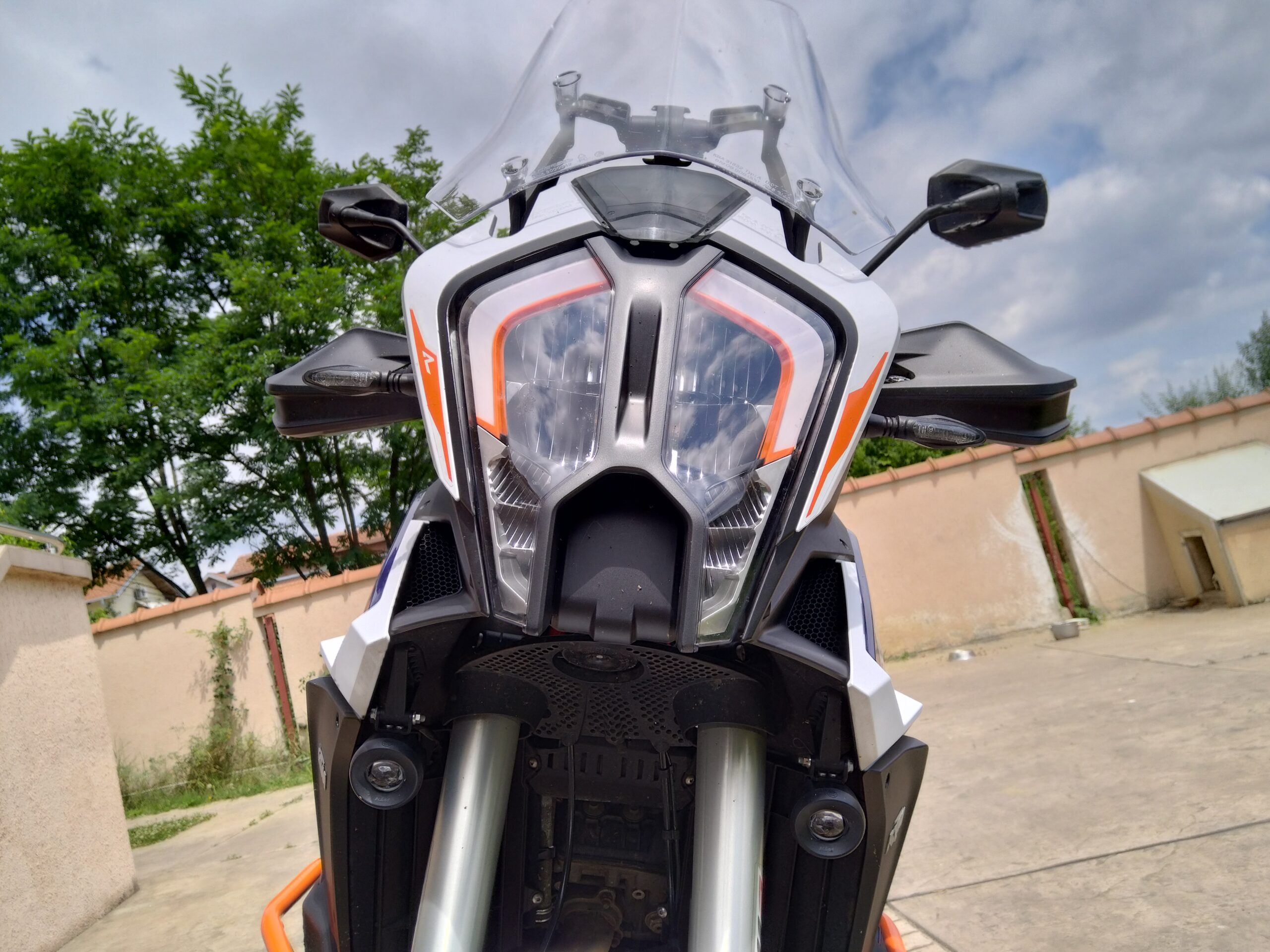 KTM beleži ozbiljan pad obima prodaje pa uprava pribegava „rasterećenju“ troškova zarada
