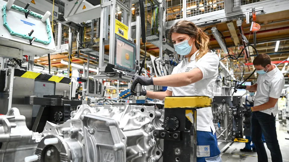 ZF finansijski nestabilan pa planira da se reši do 14 hiljada duša