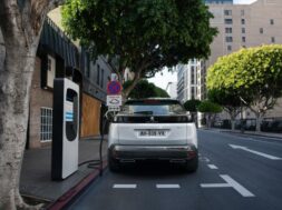 peugeot-3008-blanc-phev-recharge