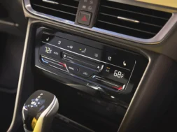 2025-volkswagen-taos_100941914_h