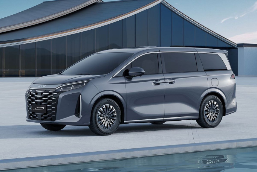 BYD u Čengduu predstavio minivan Xia
