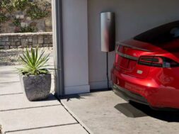 tesla-tradlos-laddning