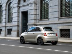Fiat500eGiorgioArmaniCollectorsedition-2