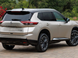 nissan-rogue-platinum-4wd-17