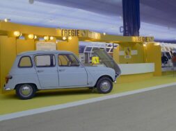 stand-expo-renault-4-1973