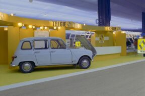 stand-expo-renault-4-1973