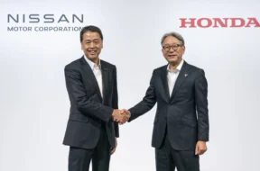 Holding-Honda-Nissan-1