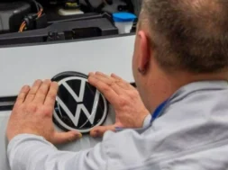 Uzina-Volkswagen-angajati