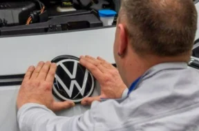 Uzina-Volkswagen-angajati