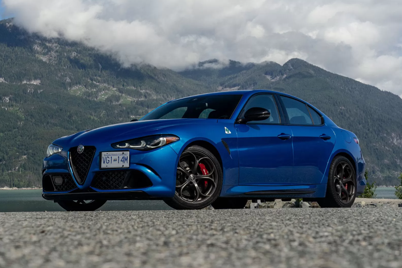 Alfa Romeo u Americi zadržava automobile s motorima SUS