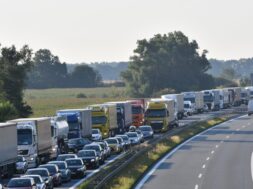 Salpetersäure läuft aus Tanker – Großeinsatz in Brandenburg