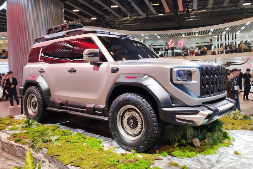 Hongqi planira terenac s četiri motora
