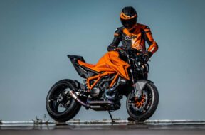 2024-ktm-1390-super-duke-r-evo—parked