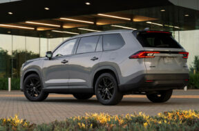 2025-toyota-grand-highlander-nightshade-cement-004