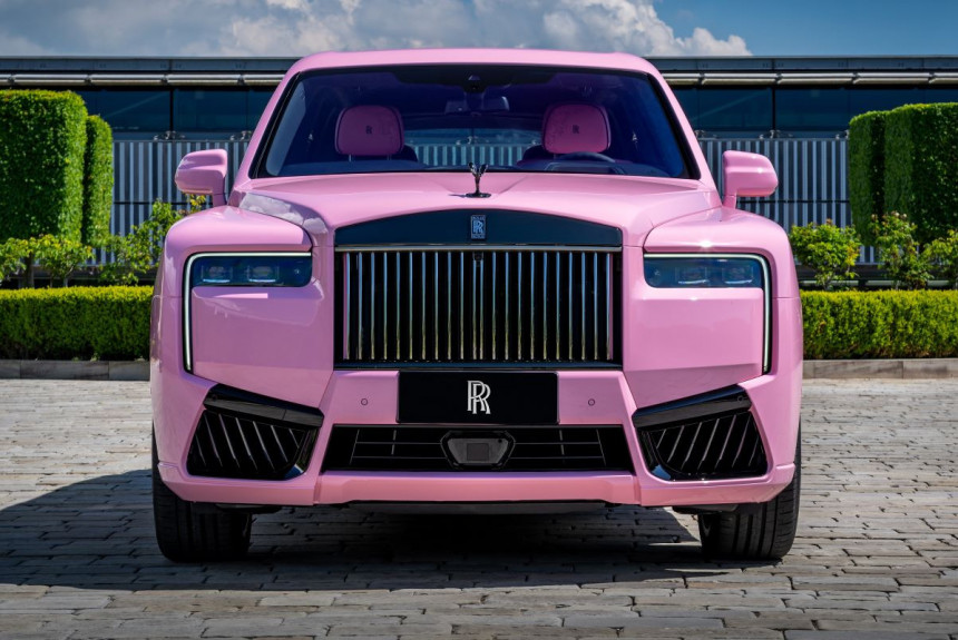 Rolls-Royce predstavio tri šarena specijalna izdanja za Kinu