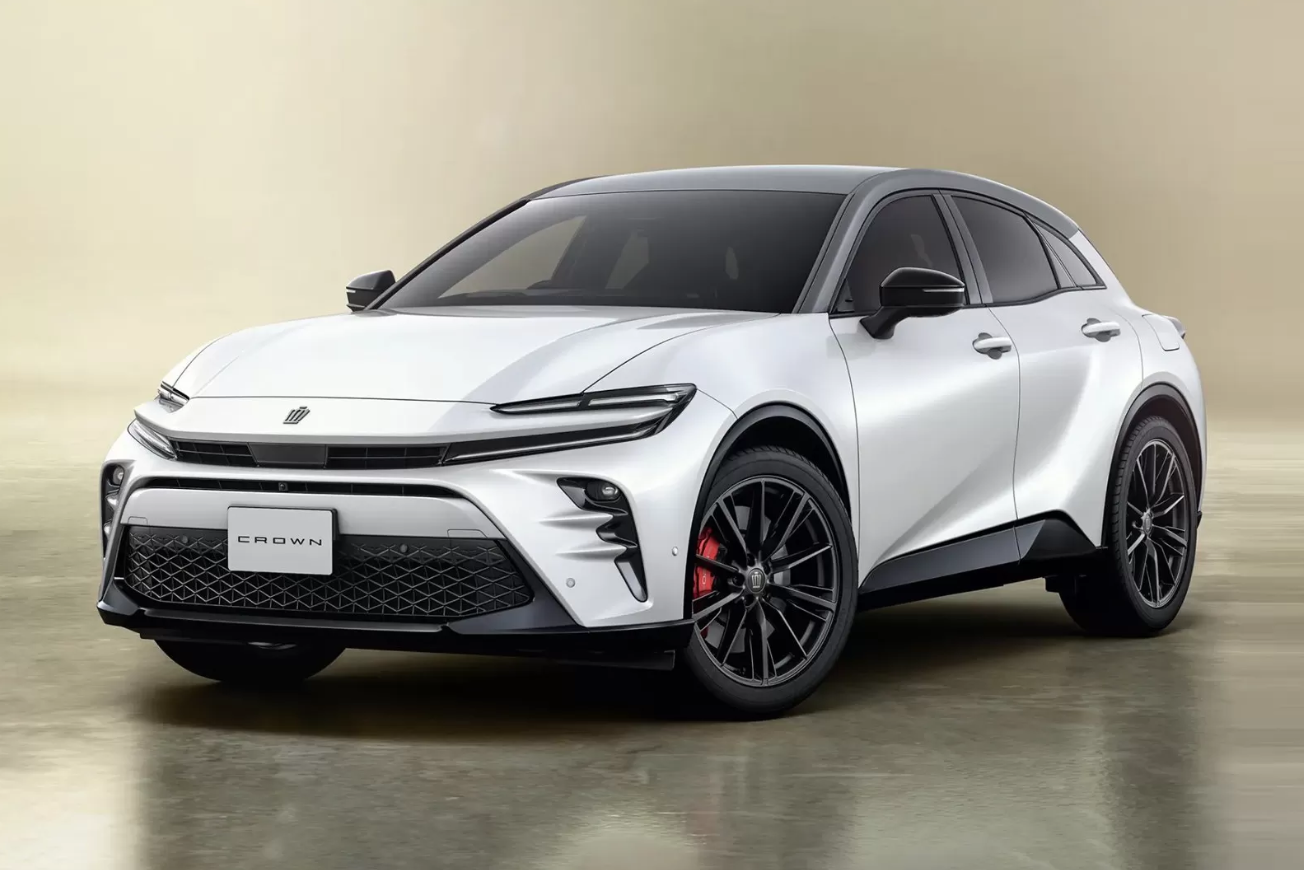 Toyota Crown Sport dobila dve nove verzije – osnovnu i jubilarnu