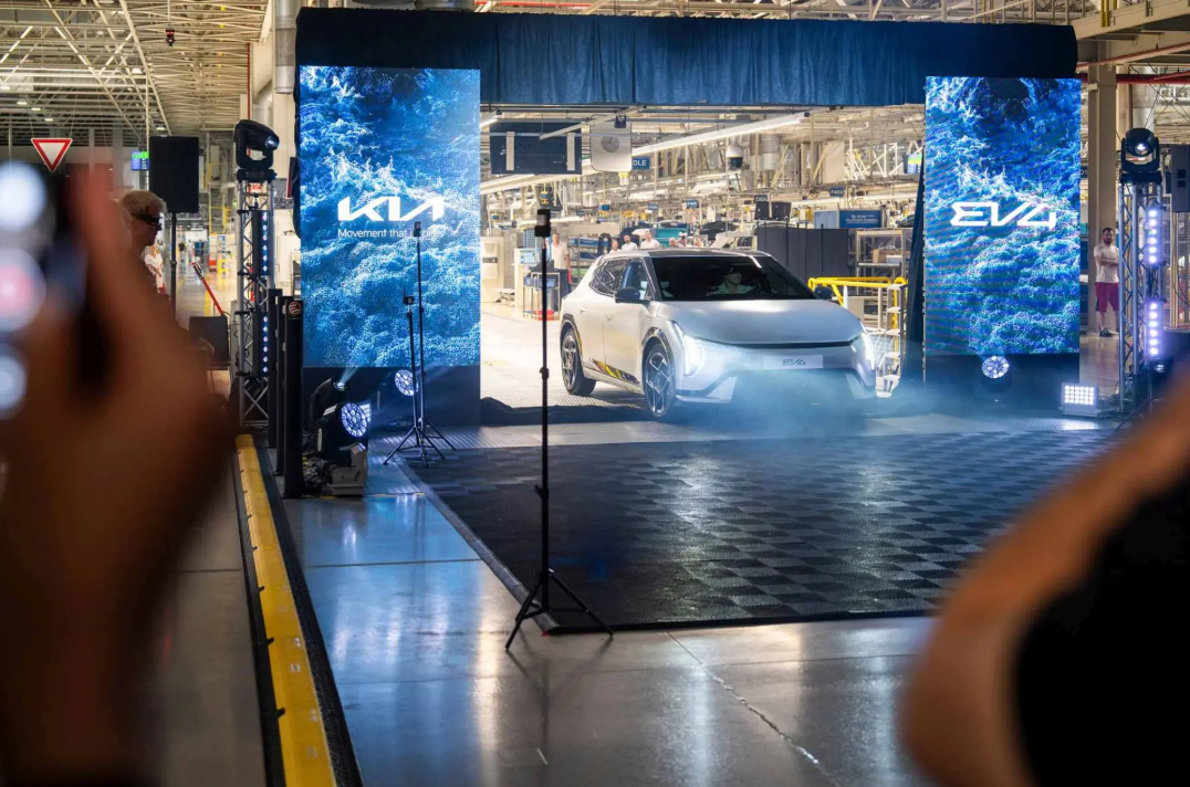 Šef evropske filijale Kije navodi da firma ostaje privržena električnim automobilima