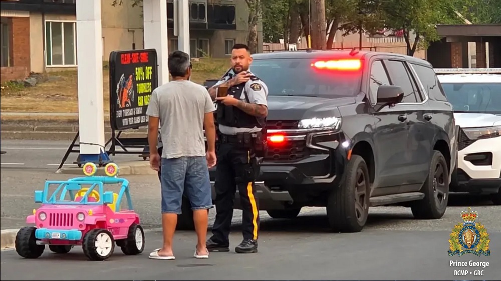 Kanađanin uhapšen zbog vožnje dečijeg autića pod dejstvom alkohola