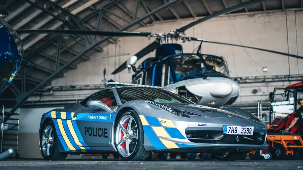 Ferrari koji od 2022. služi u češkoj policiji prevalio 35 hiljada kilometara