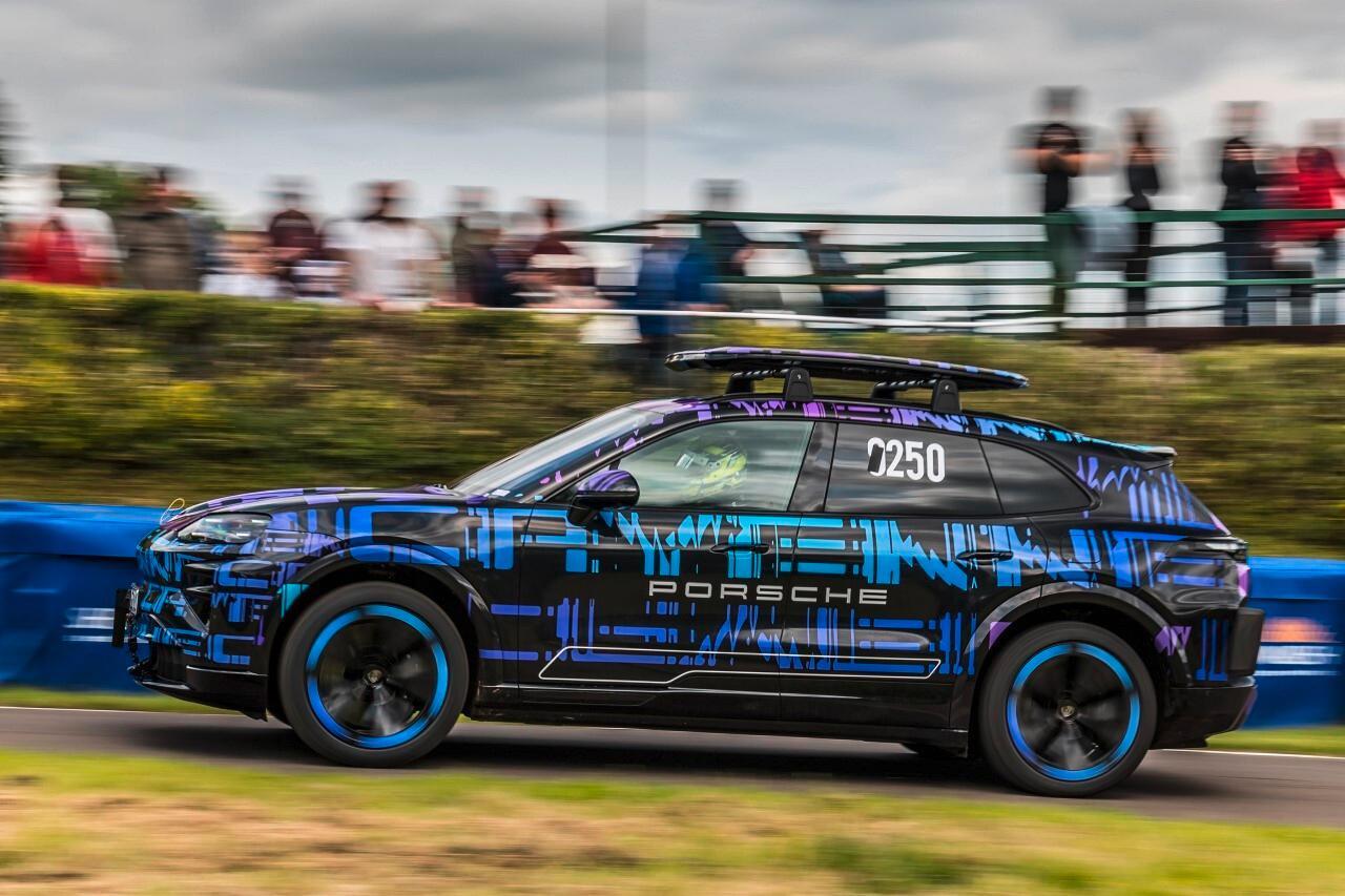 Električni Porsche Cayenne će dobiti opciju bežičnog punjenja