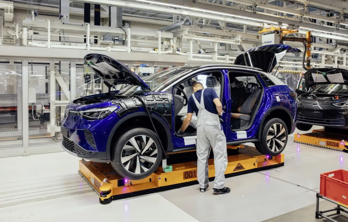 Volkswagen smanjuje proizvodnju u dve nemačke fabrike električnih automobila