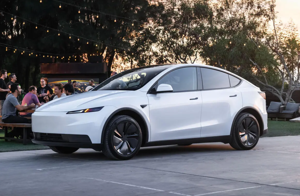 Tesla predstavila jeftinije verzije Modela 3 i Modela Y