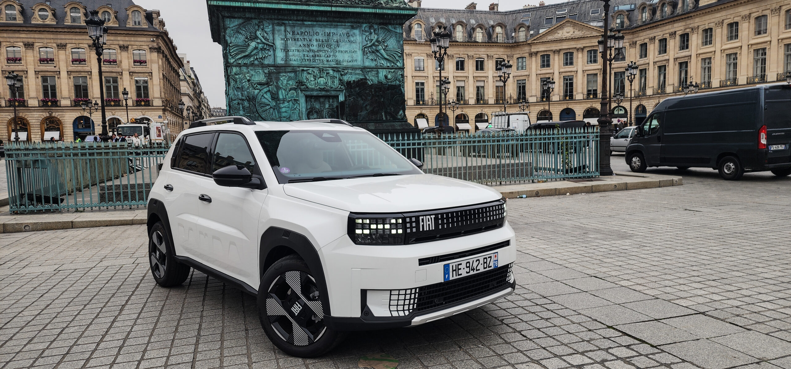 AR test: Fiat Grande Panda Hybrid La Prima