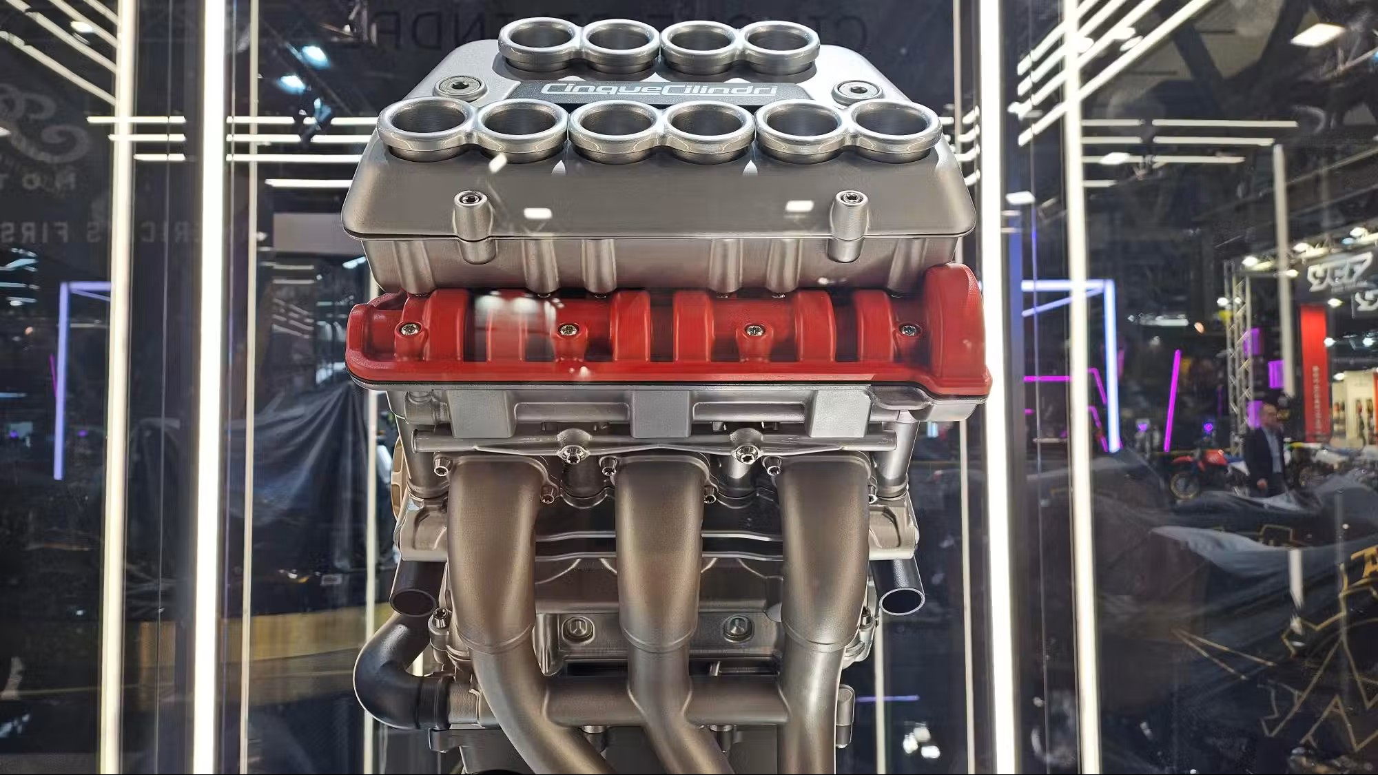 Inovativan petocilindarski konceptni motor kvadratne konstrukcije iz MV Aguste